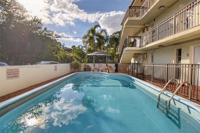 Building Photo - 1600 S Le Jeune Rd