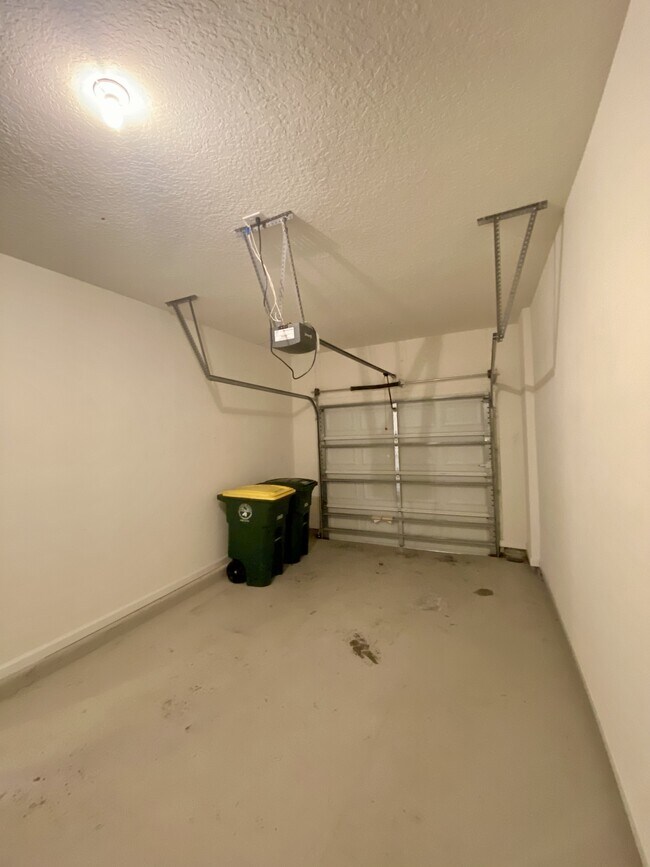 Building Photo - 12988 Spring Rain Rd