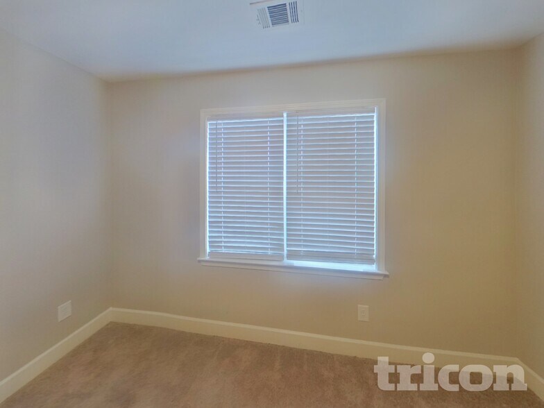 Building Photo - 420 Best Friends Turn Alley