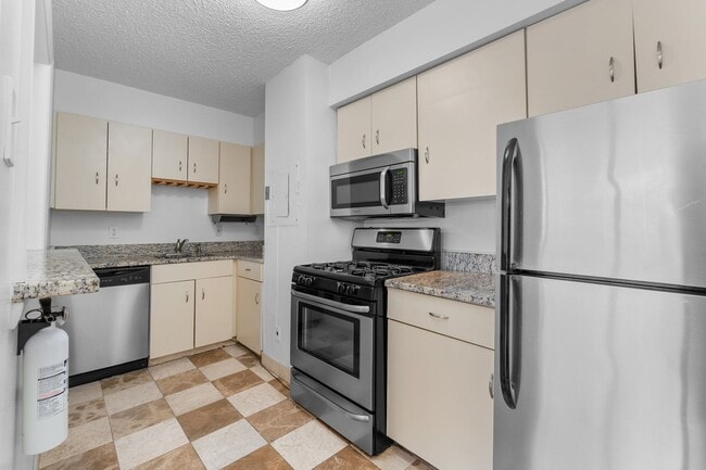 Building Photo - All Utilities Included! Bright Logan Circle 1BR/1BA Condo with Rooftop Views