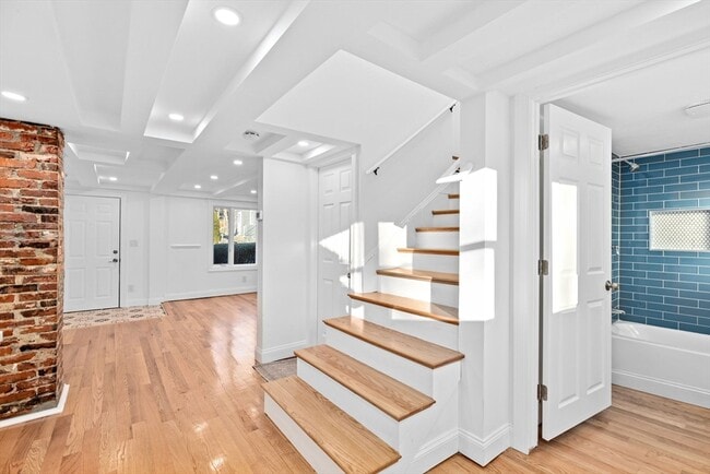 Building Photo - 151 Hull St