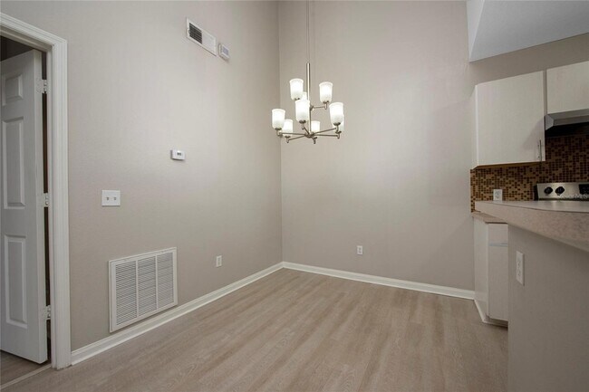 Building Photo - 6548 Swissco Dr