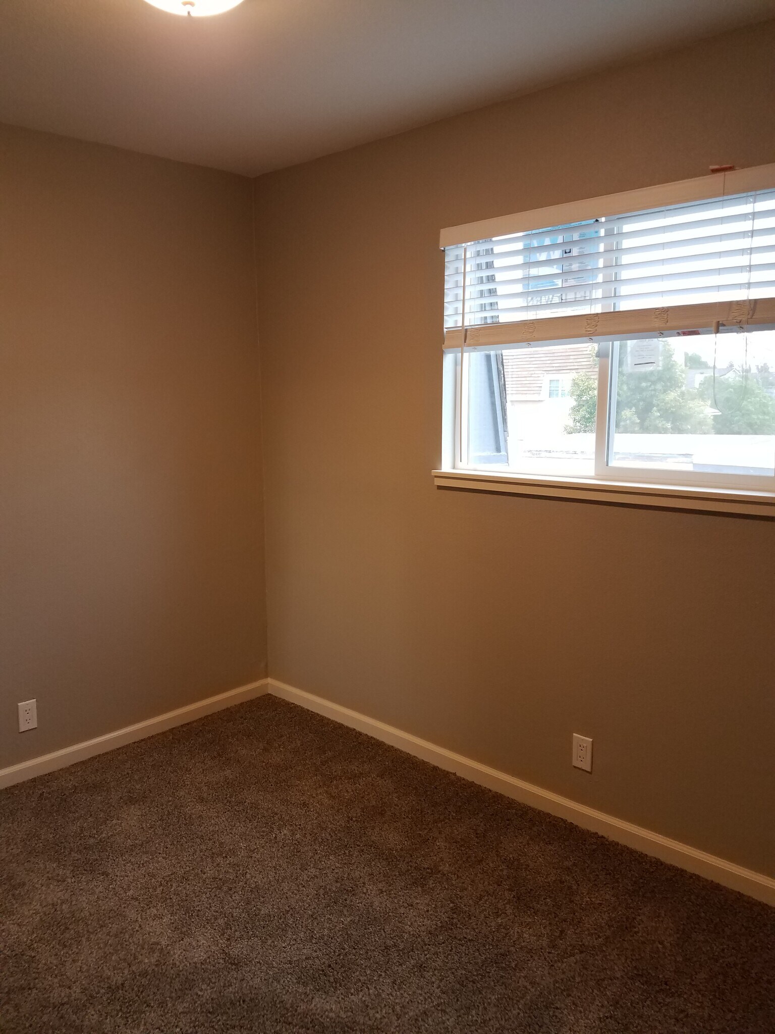 Building Photo - 2464 Beaufort Dr