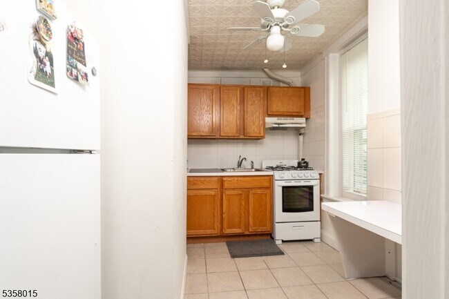 Building Photo - 389 Bloomfield Ave