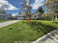 Building Photo - 176 Country Club Dr
