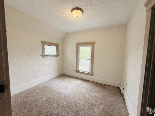 Building Photo - 2115 W 105th St