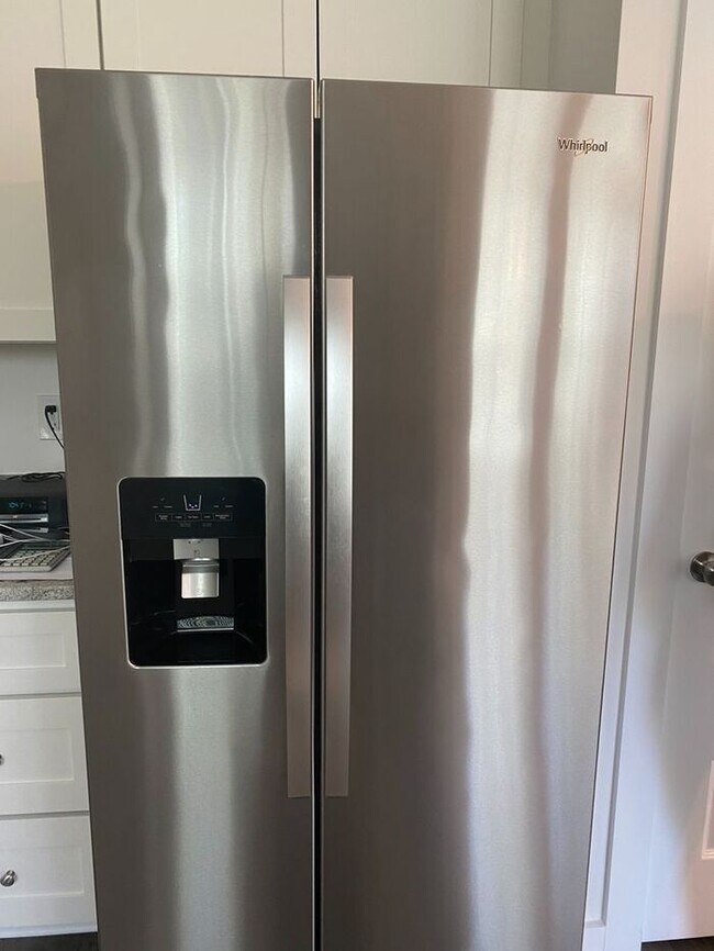 Building Photo - COMING SOON! 4 Bedroom Home. Poplar Masonboro Loop Location, Top schools! Garage