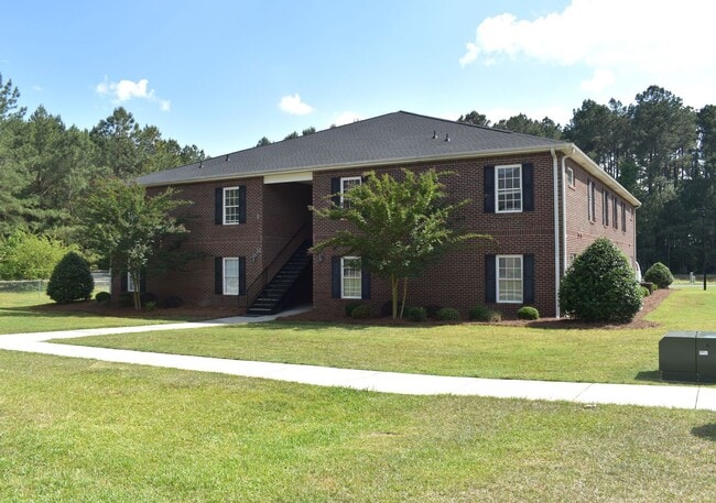 Building Photo - ONE-3 BED/3 BATH UNIT AVAILABLE AUGUST 15TH!