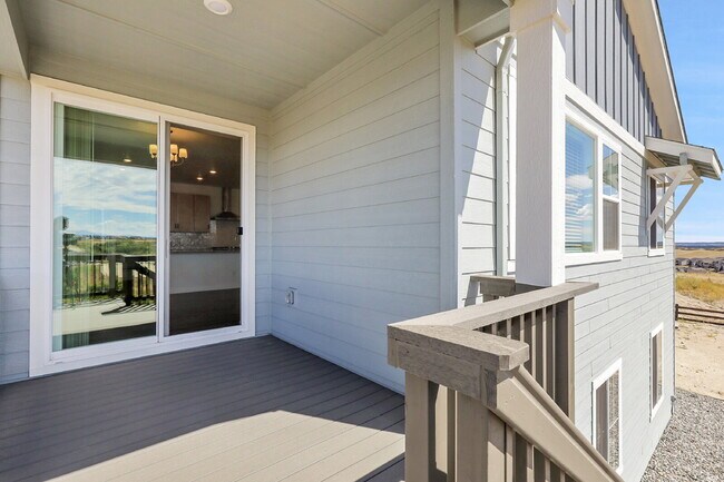 Building Photo - $2,995, 3-bed, 2.5-bath located in Castle ...