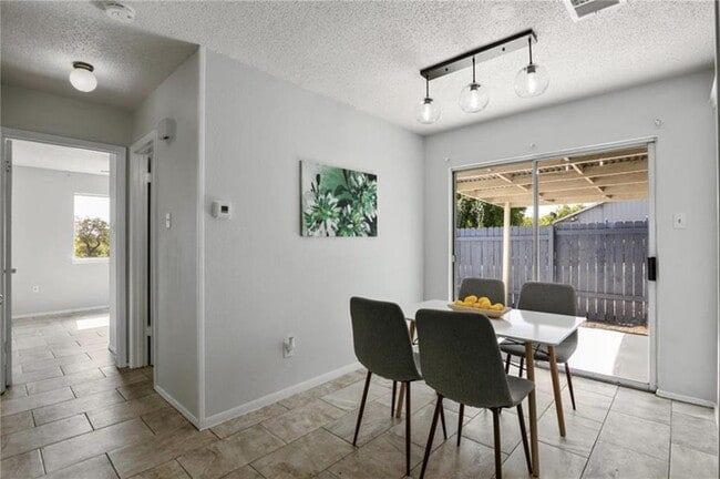 Building Photo - 517-519 Greenlawn Blvd