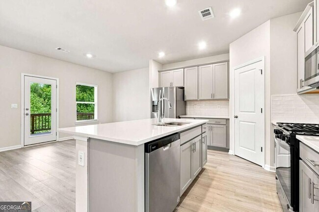 Building Photo - 176 Meander Dr