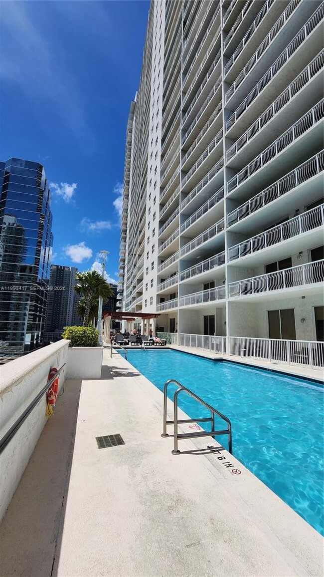Building Photo - 1200 Brickell Bay Dr