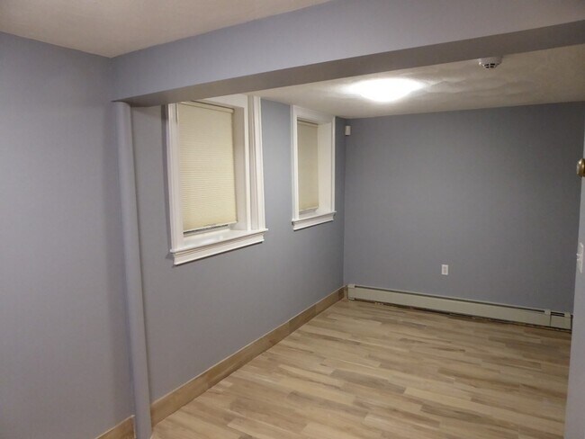 Building Photo - 61 Baxter St