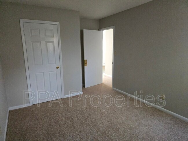 Building Photo - 2231 Summit St