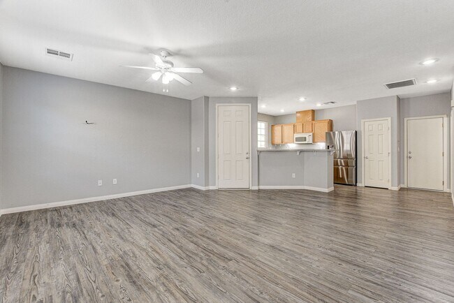 Building Photo - 3909 Sweet Pine St