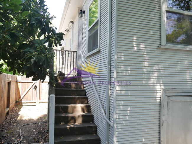 Building Photo - Unique 3 Bed 2 Bath 1,359 Sq. Ft. Midtown ...