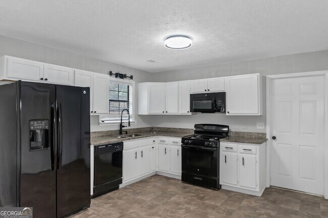 Building Photo - 321 Summerwood Ln
