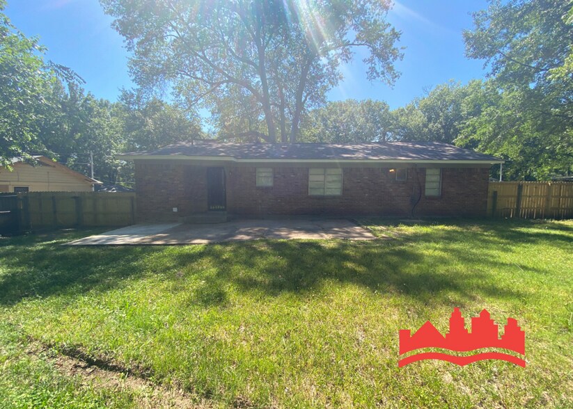 Building Photo - 3358 Debby St