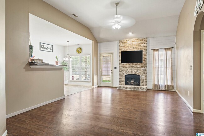Building Photo - 992 Meriweather Dr