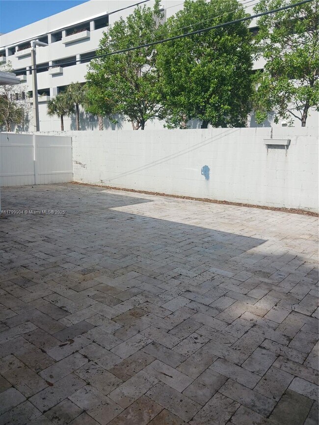 Building Photo - 1820 N 59th Ave