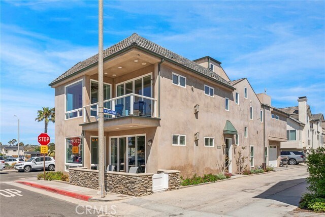 Building Photo - 6111 Seashore Dr