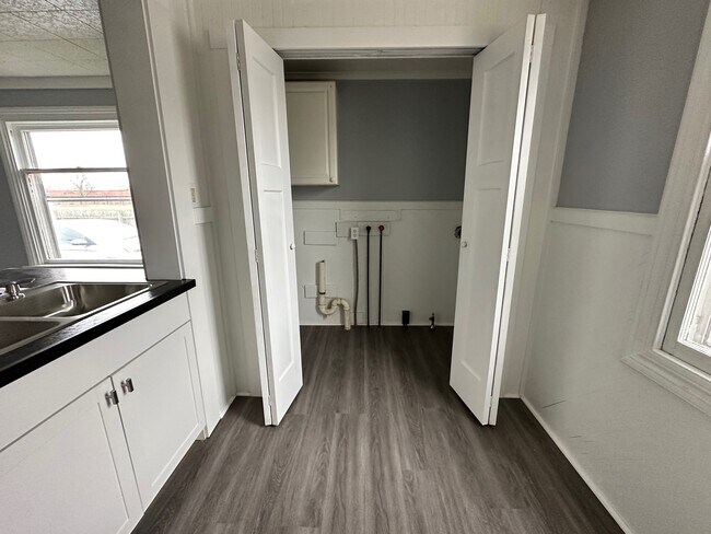 Building Photo - 809 Elk St