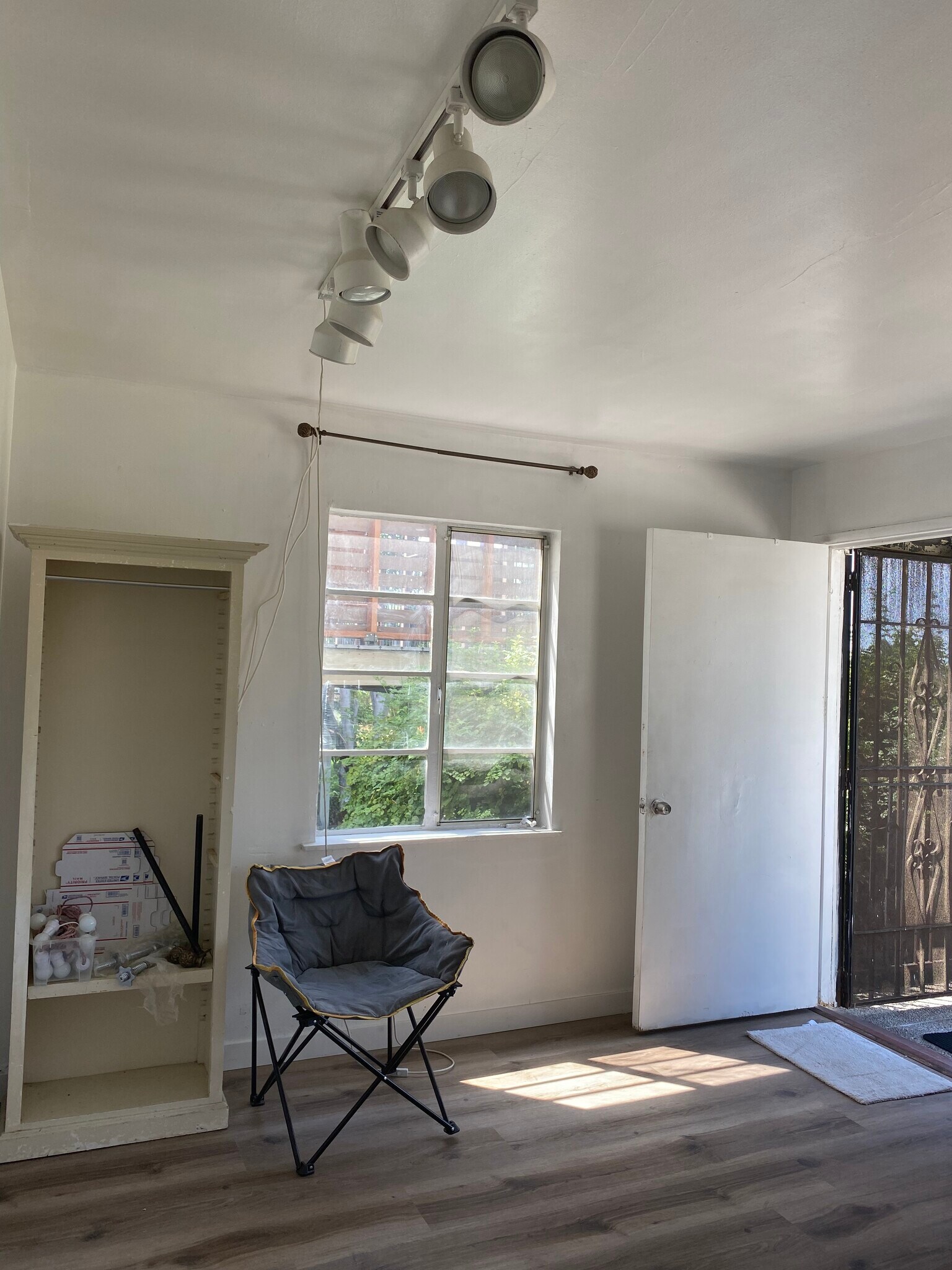 Building Photo - 711 Coronado Ter