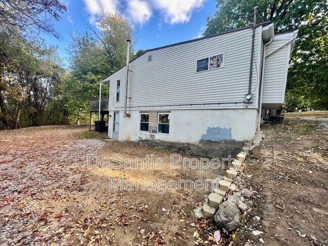 Building Photo - 1302 Airport Rd