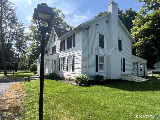 Building Photo - 523 Danbury Rd