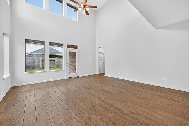 Building Photo - 5019 Bowen Pr Dr