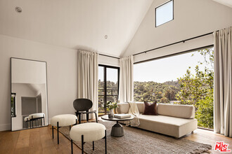 Building Photo - 3657 Alta Mesa Dr