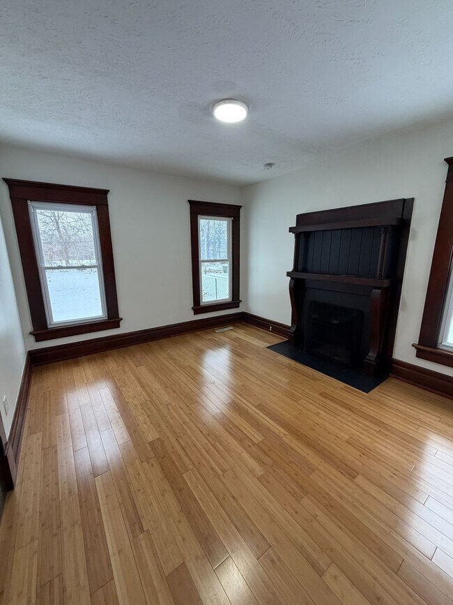 Building Photo - Fully Renovated 3BR in the Heart of Columbus