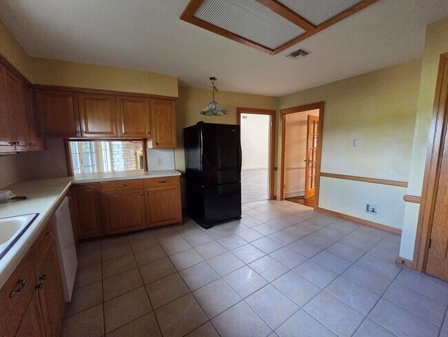 Building Photo - 2212 Rock Creek Dr