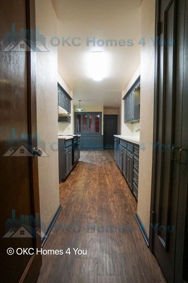 Building Photo - Townhouse with 3 beds and 3 baths!