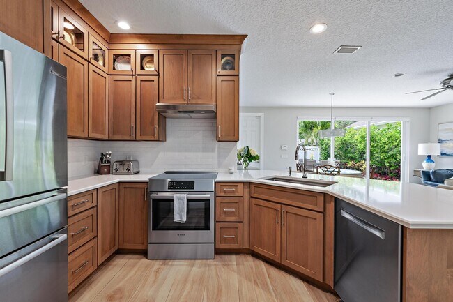 Building Photo - 138 Poinciana Dr