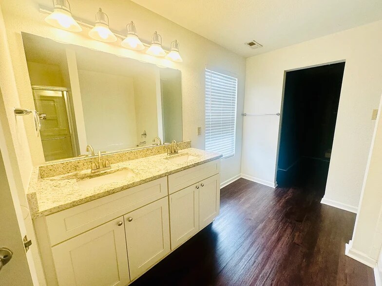 Building Photo - 3609 McDuff Ct