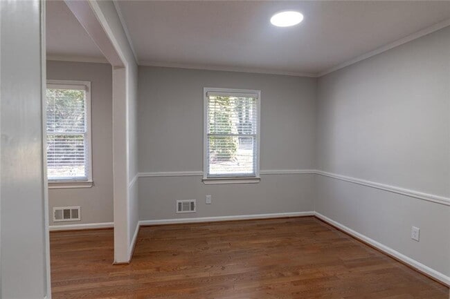 Building Photo - 3599 Lower Roswell Rd