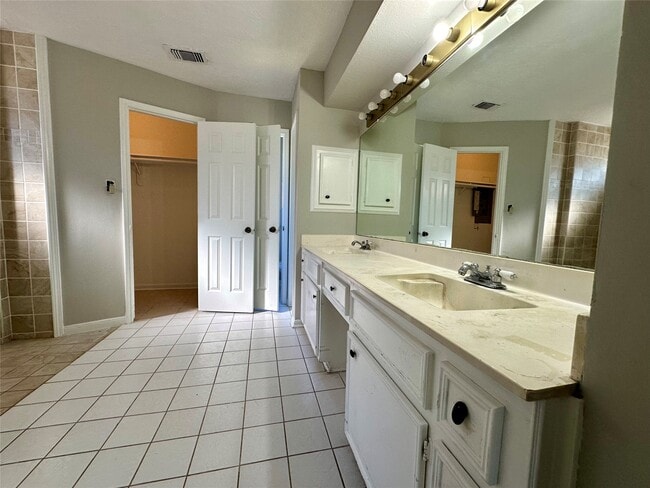 Building Photo - 2818 Stoney Wood Dr