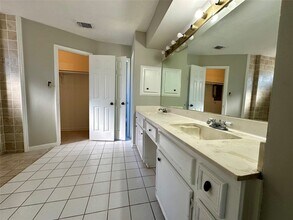 Building Photo - 2818 Stoney Wood Dr