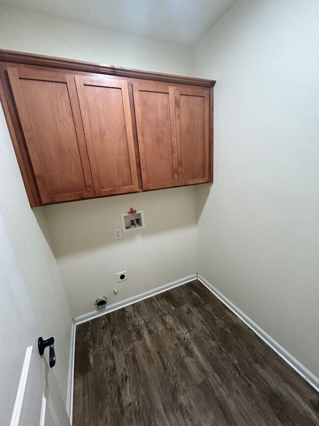 Building Photo - Comfortable 3-Bedroom Home in Gated Cottonwood Community