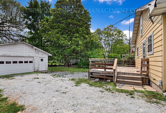 Building Photo - 1733 McDonald Ln
