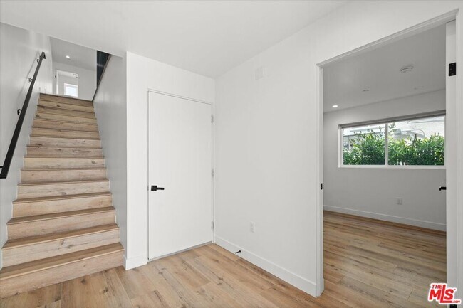 Building Photo - 839 N McCadden Pl