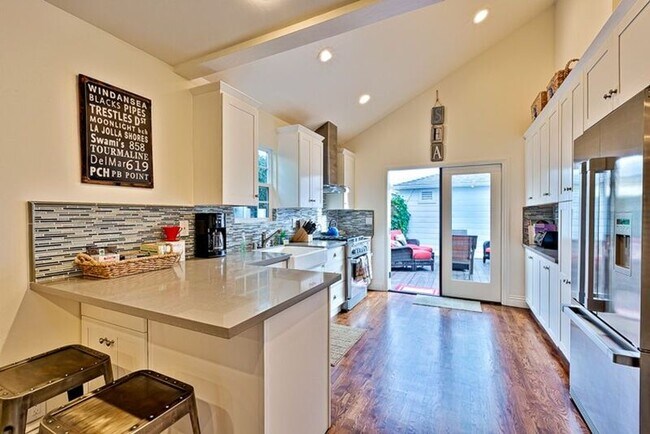 Building Photo - 563 Sea Ln