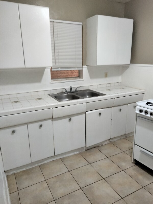 Building Photo - 3701 Sleeper Ave