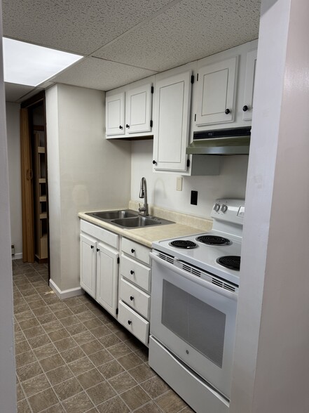 Building Photo - 225 E Orvis St