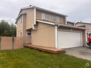 Building Photo - Updated 3 Bed / 2 Bath Turnagain Townhome!