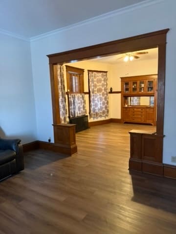 Building Photo - 718 6th St E