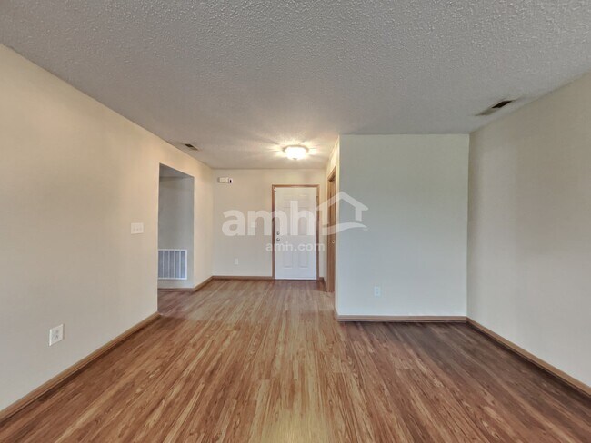 Building Photo - 10525 Kensil St