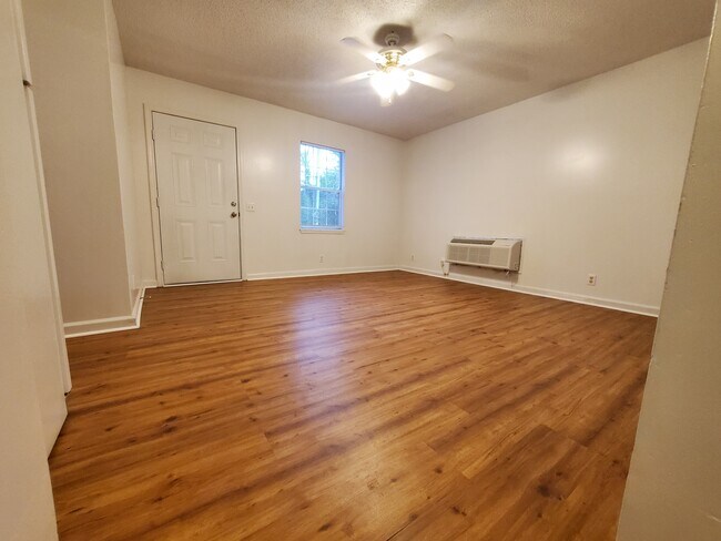 Building Photo - 67 Harry Ave