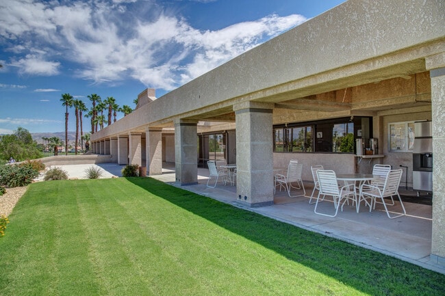 Building Photo - 651 Vista Lago Cir N